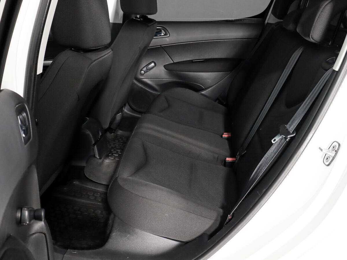 Peugeot 308 с пробегом — 2010 год. Фото: #8