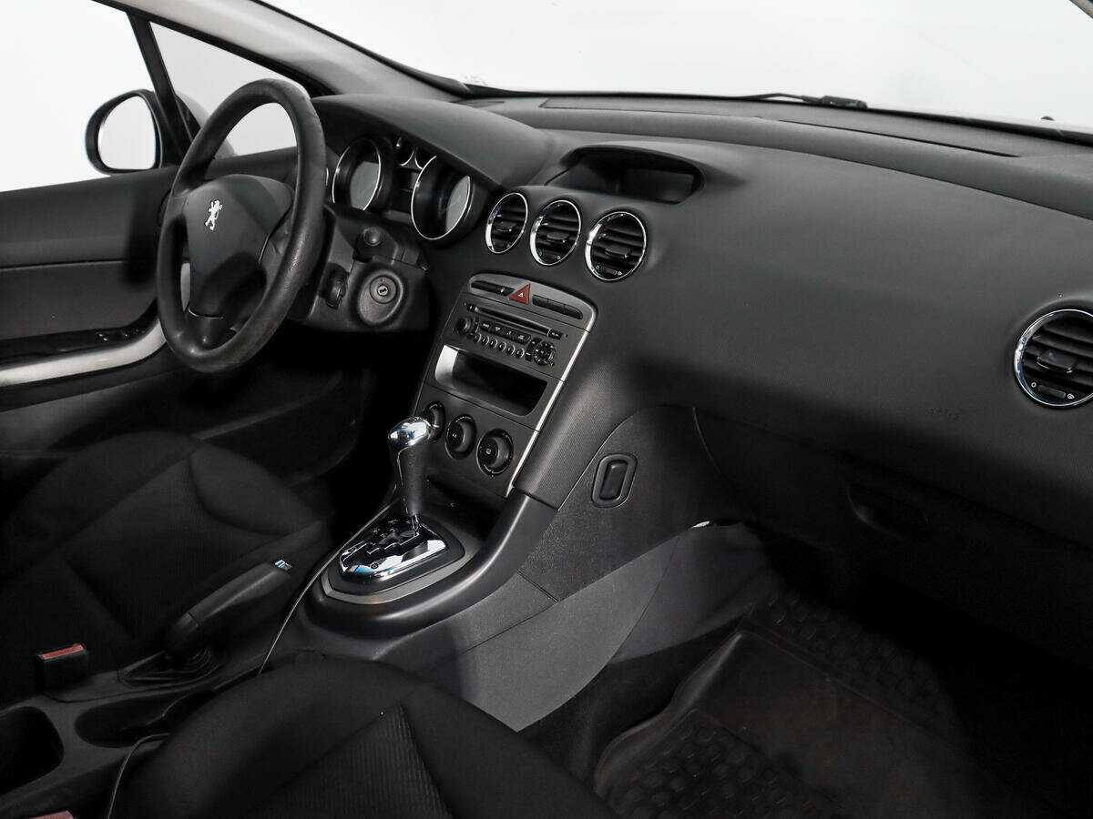 Peugeot 308 с пробегом — 2010 год. Фото: #9