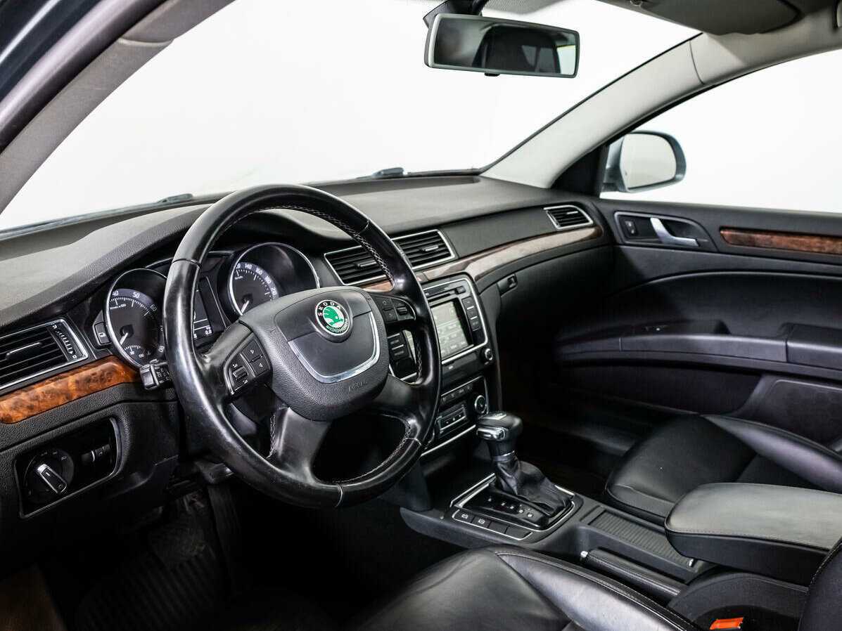 Skoda Superb с пробегом — 2010 год. Фото: #8