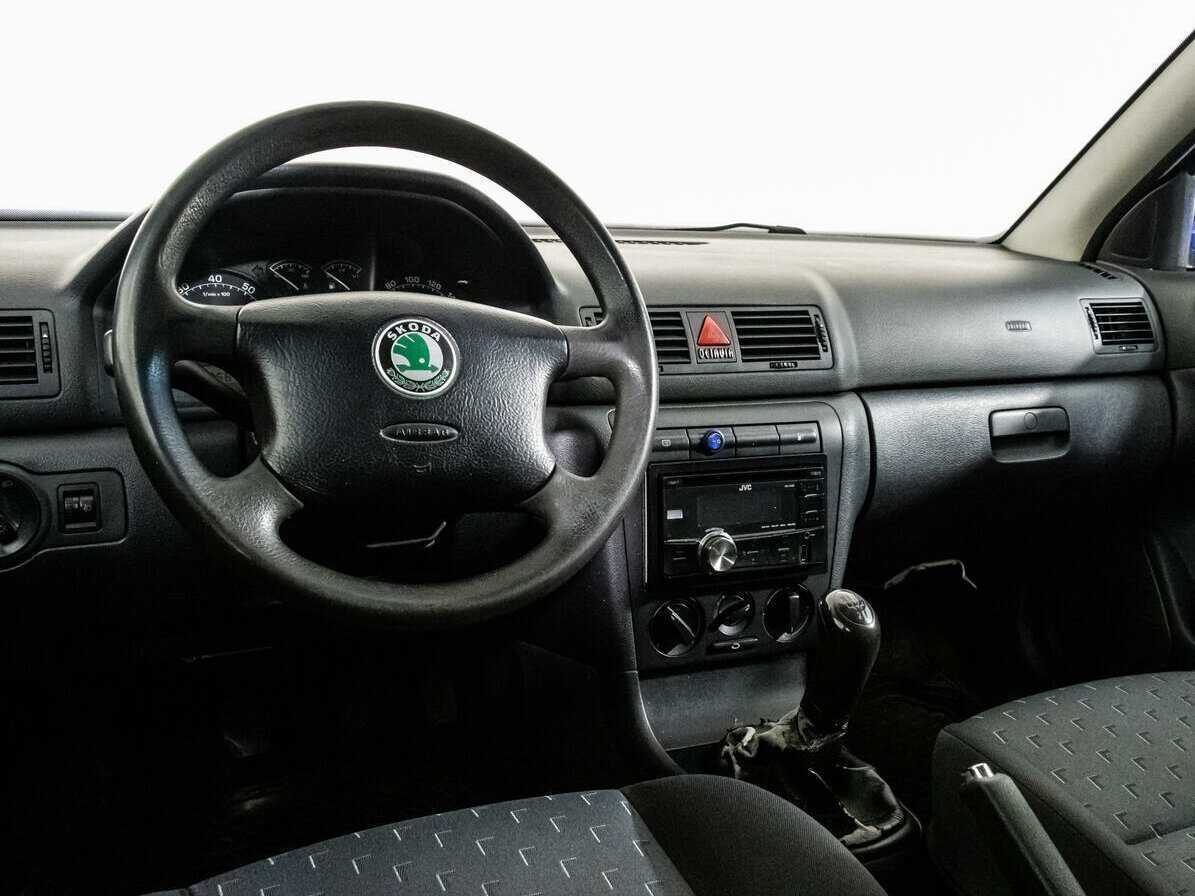 Skoda Octavia с пробегом — 2005 год. Фото: #10