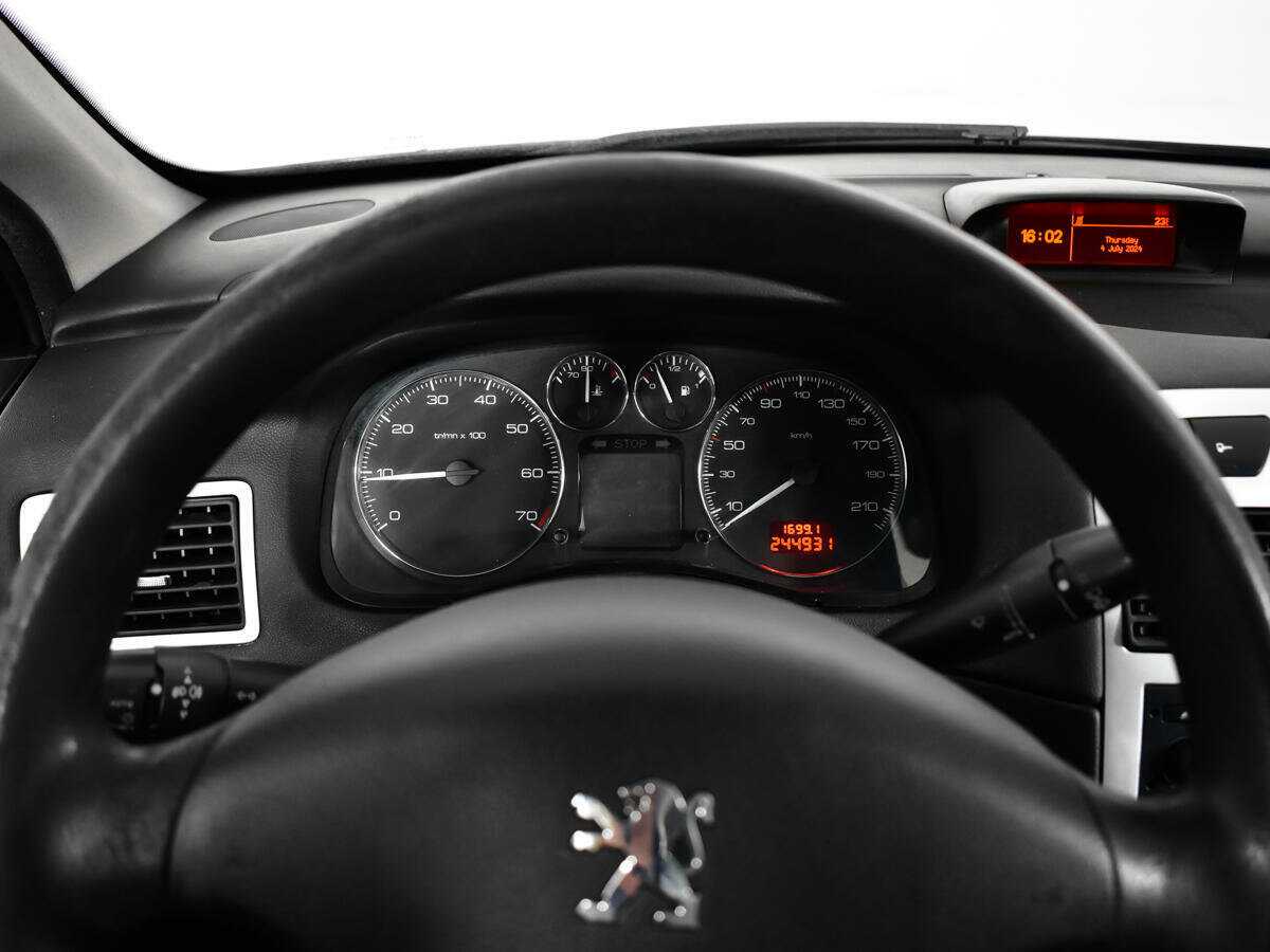 Peugeot 307 с пробегом — 2007 год. Фото: #10