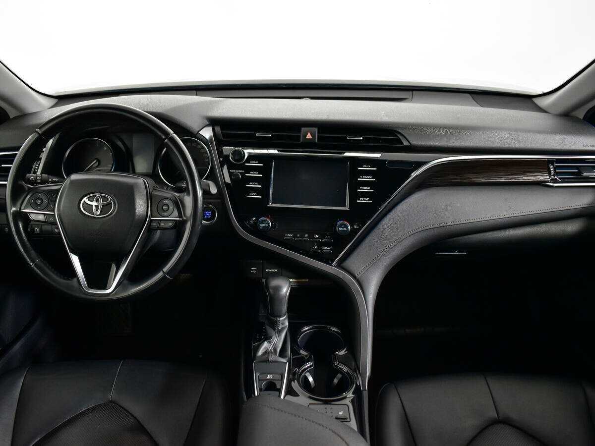 Toyota Camry с пробегом — 2019 год. Фото: #11