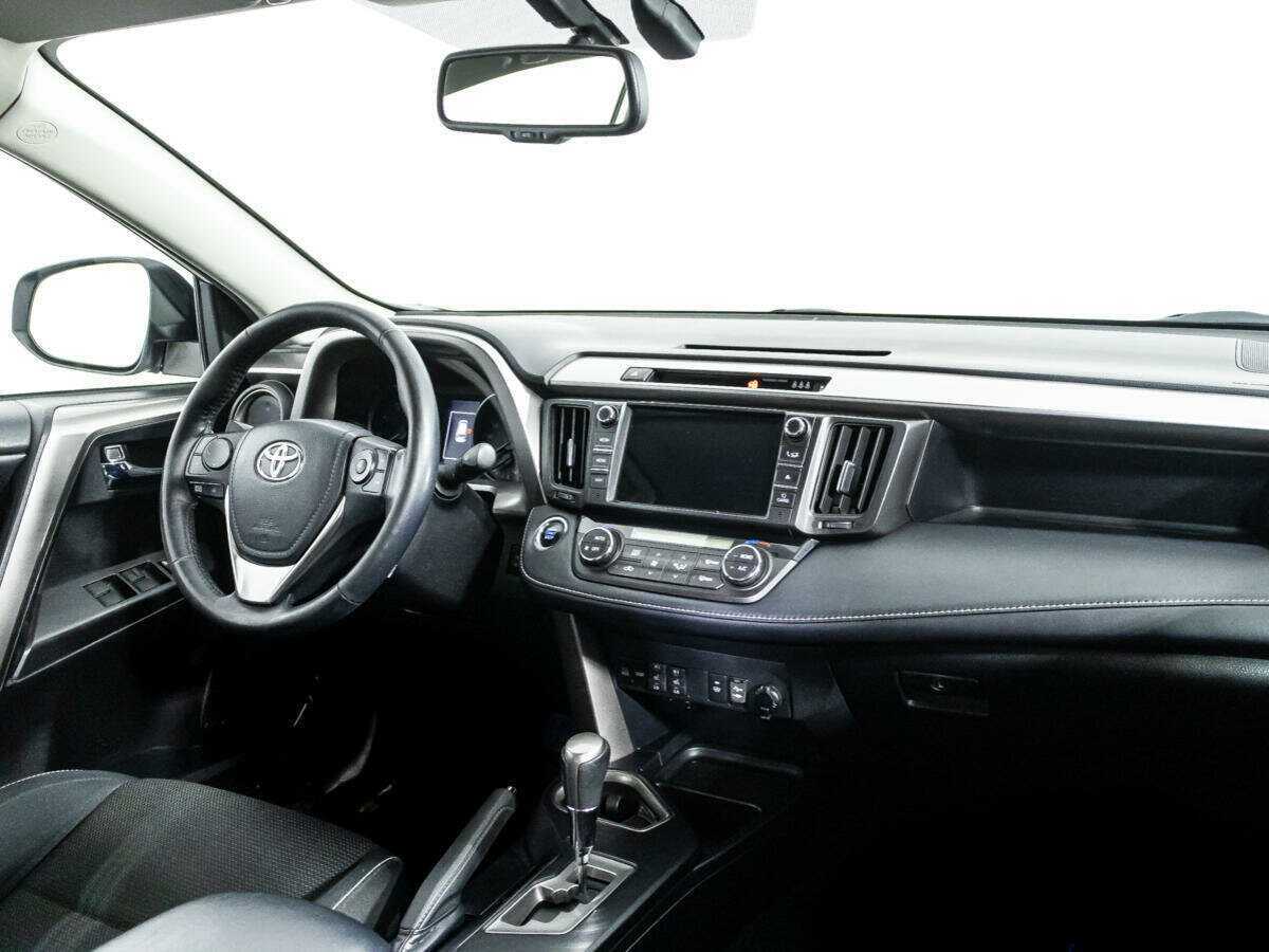 Toyota RAV4 с пробегом — 2018 год. Фото: #8