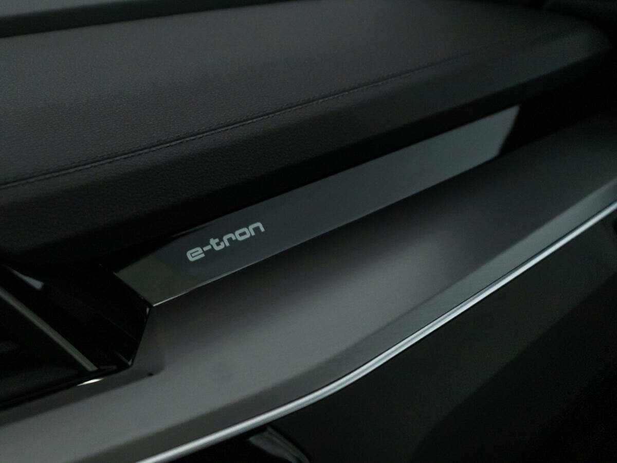 Audi e-tron с пробегом — 2022 год. Фото: #21
