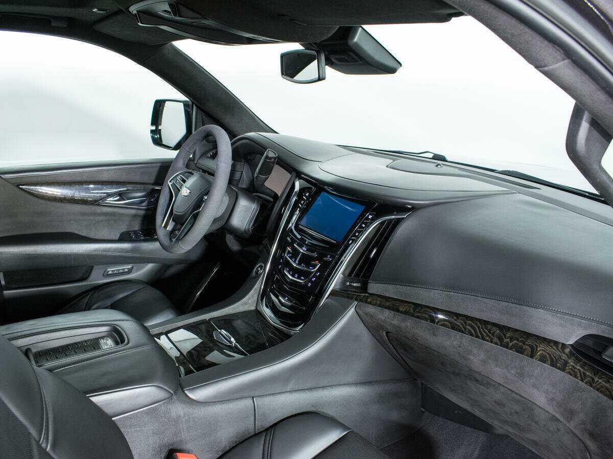 Cadillac Escalade с пробегом — 2015 год. Фото: #8