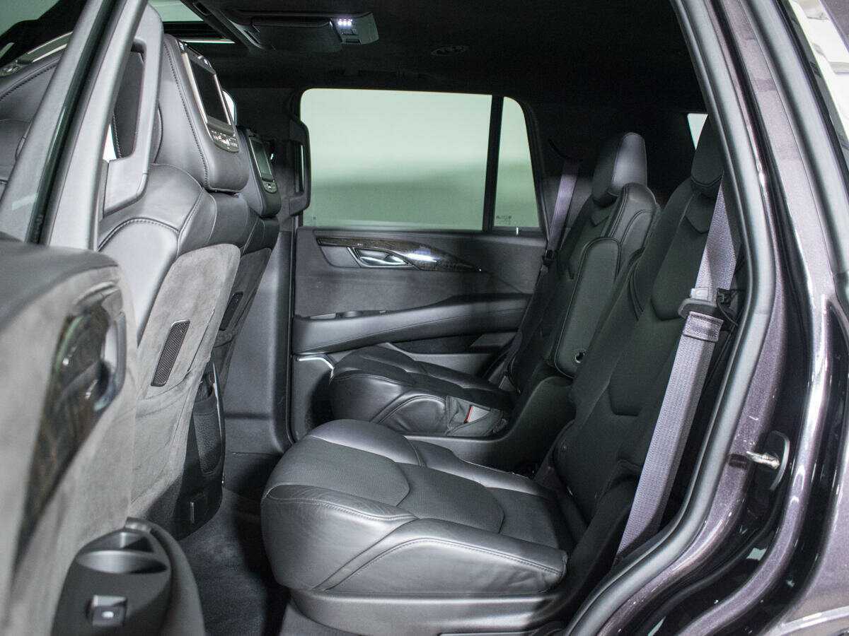 Cadillac Escalade с пробегом — 2015 год. Фото: #9