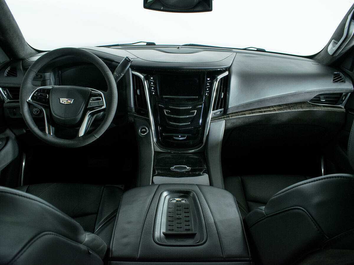 Cadillac Escalade с пробегом — 2015 год. Фото: #11