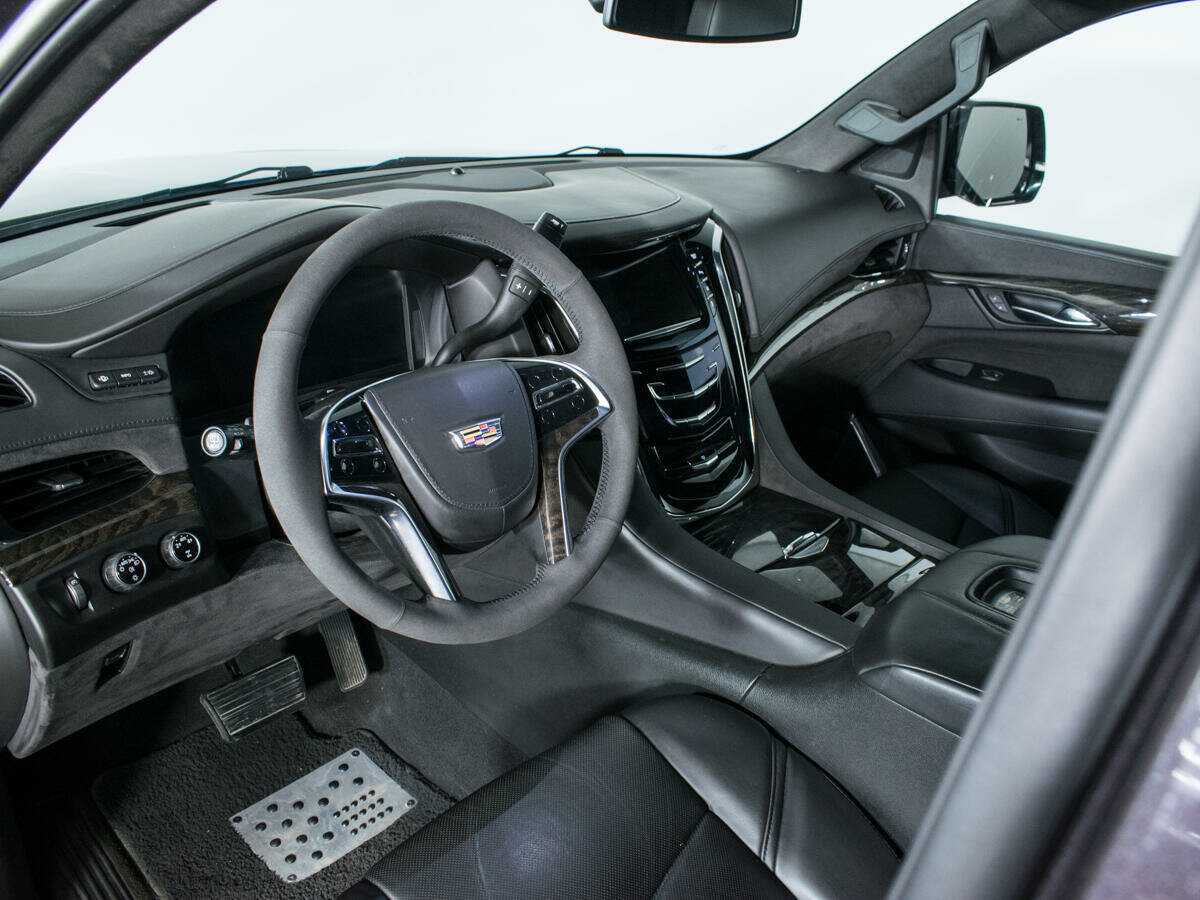 Cadillac Escalade с пробегом — 2015 год. Фото: #12