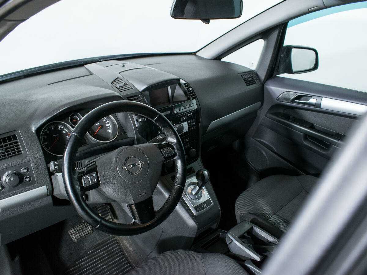 Opel Zafira с пробегом — 2011 год. Фото: #12