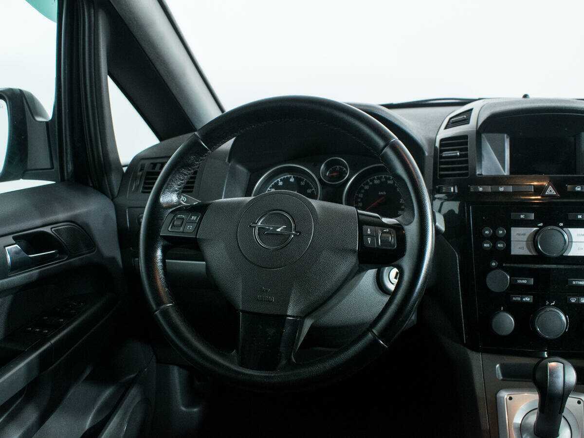 Opel Zafira с пробегом — 2011 год. Фото: #13
