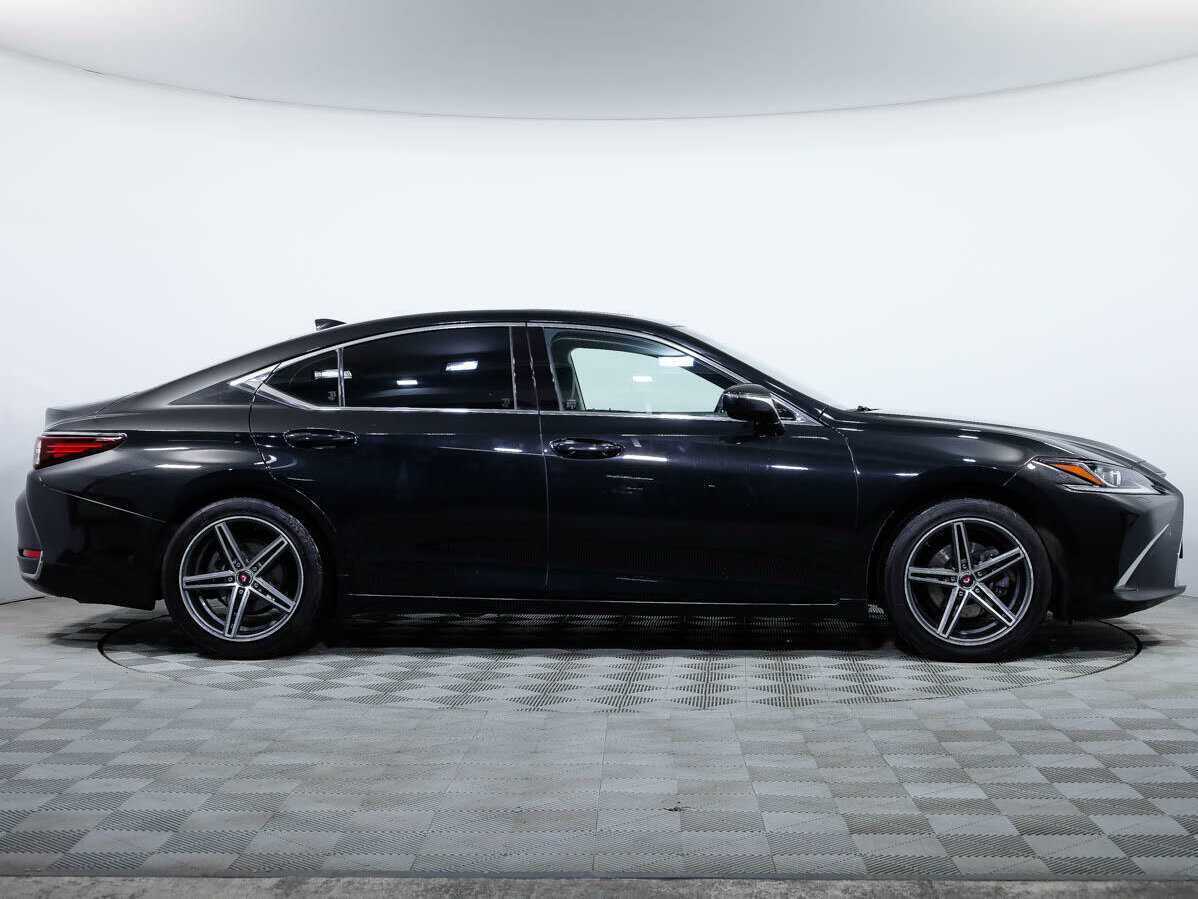 Lexus ES с пробегом — 2018 год. Фото: #2