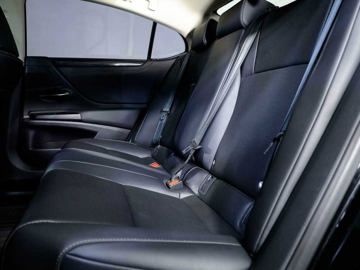 Lexus ES с пробегом — 2018 год. Фото: #11