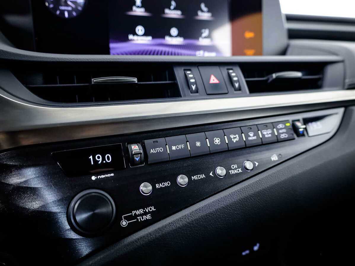 Lexus ES с пробегом — 2018 год. Фото: #16