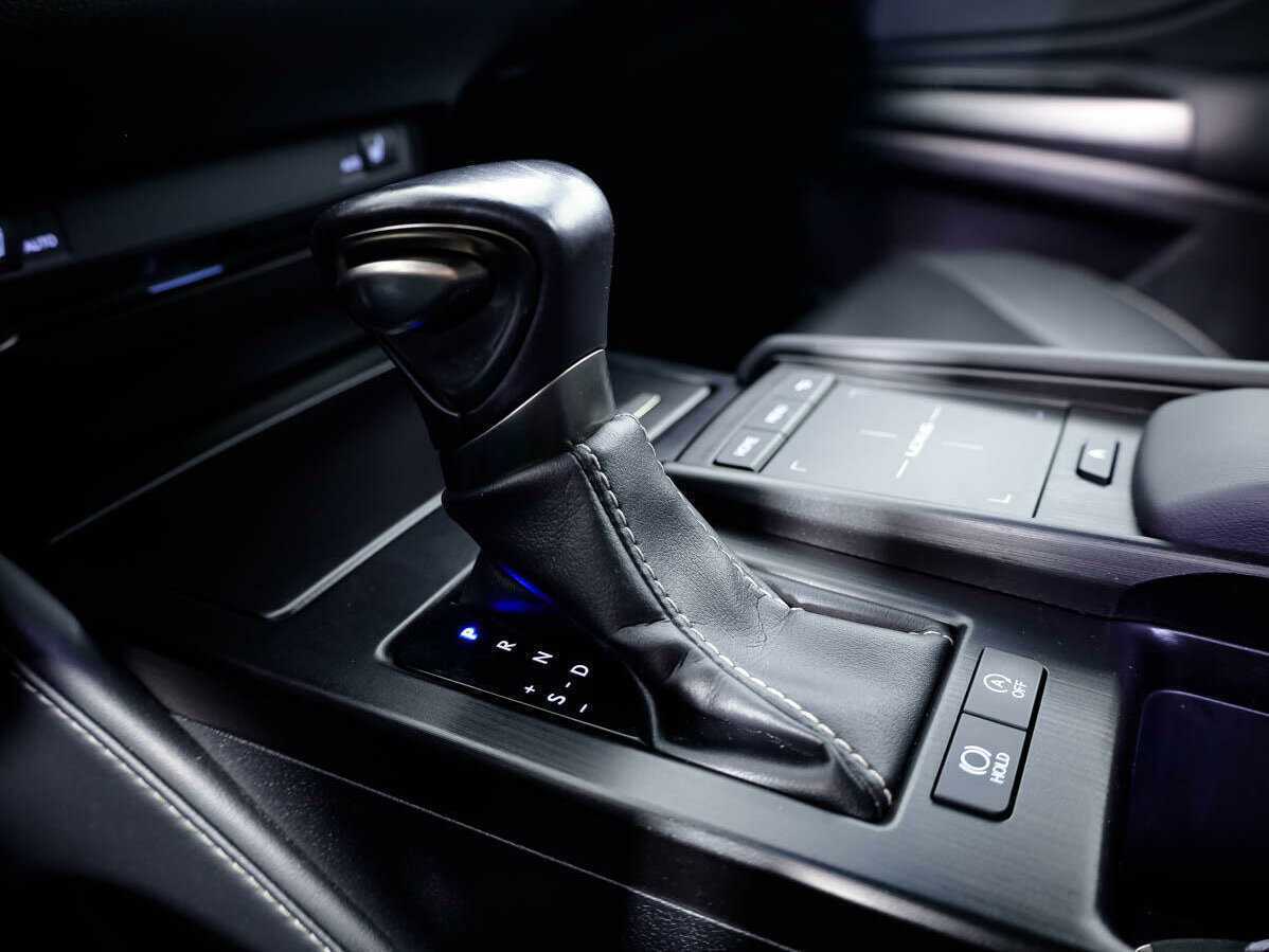 Lexus ES с пробегом — 2018 год. Фото: #18