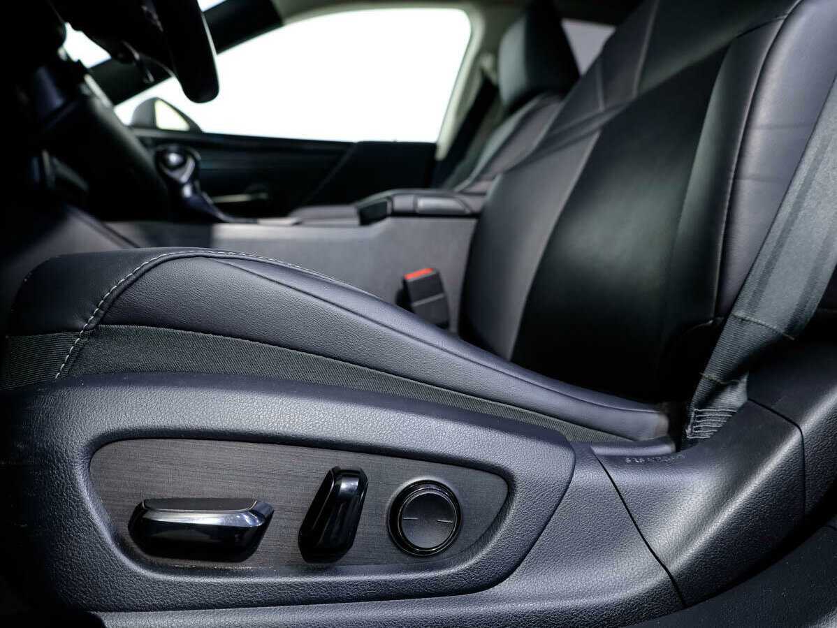 Lexus ES с пробегом — 2018 год. Фото: #19