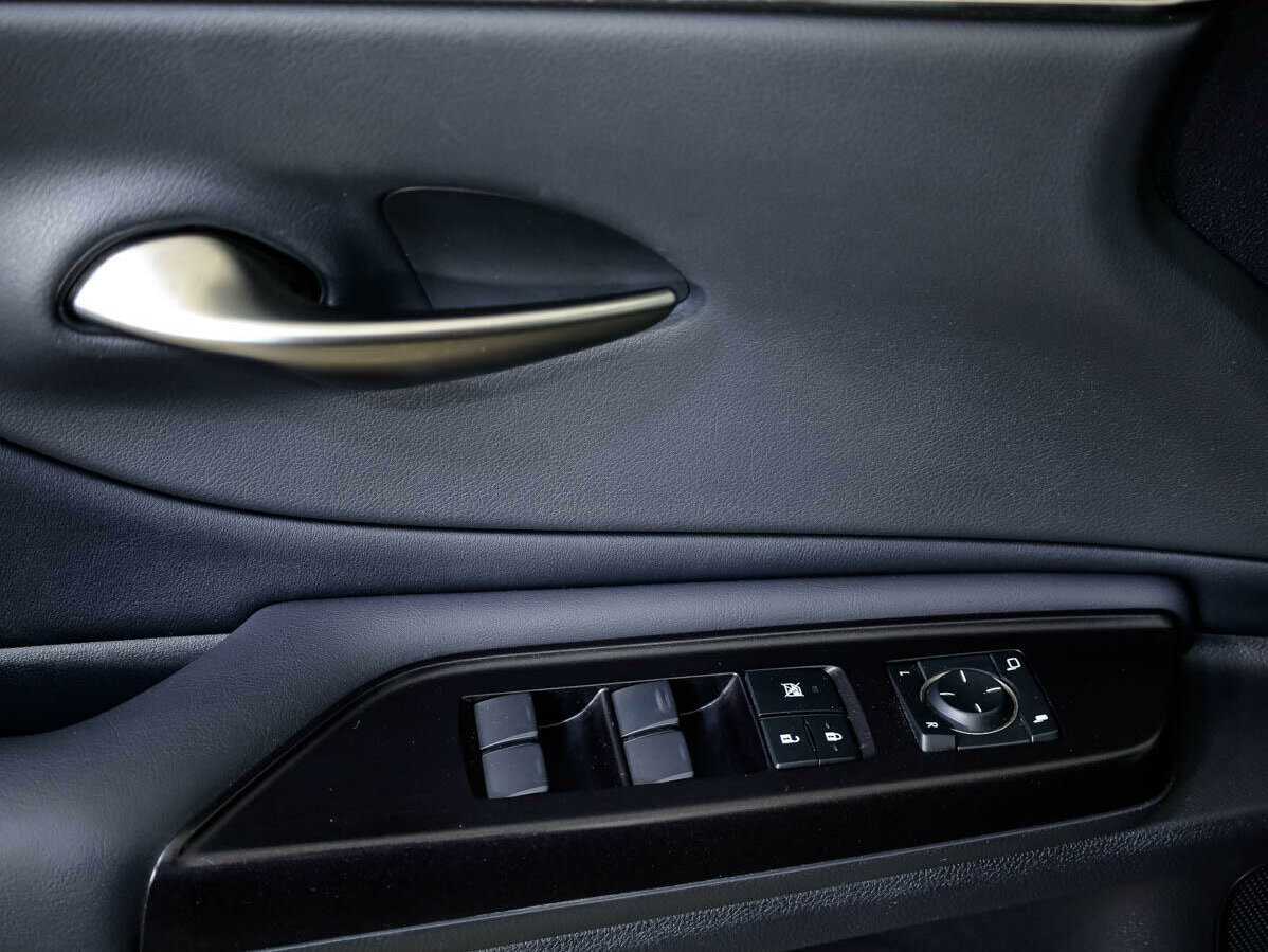 Lexus ES с пробегом — 2018 год. Фото: #20