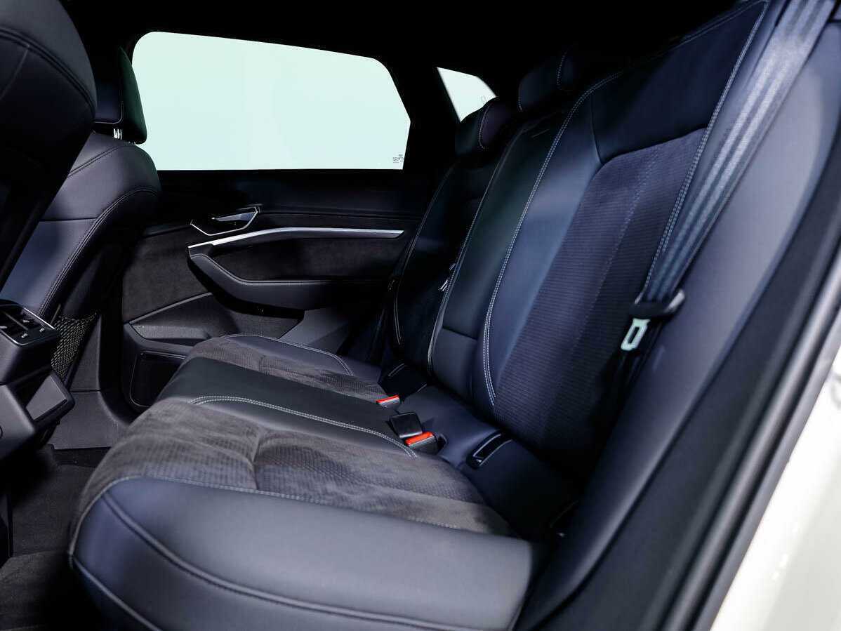 Audi e-tron с пробегом — 2021 год. Фото: #13