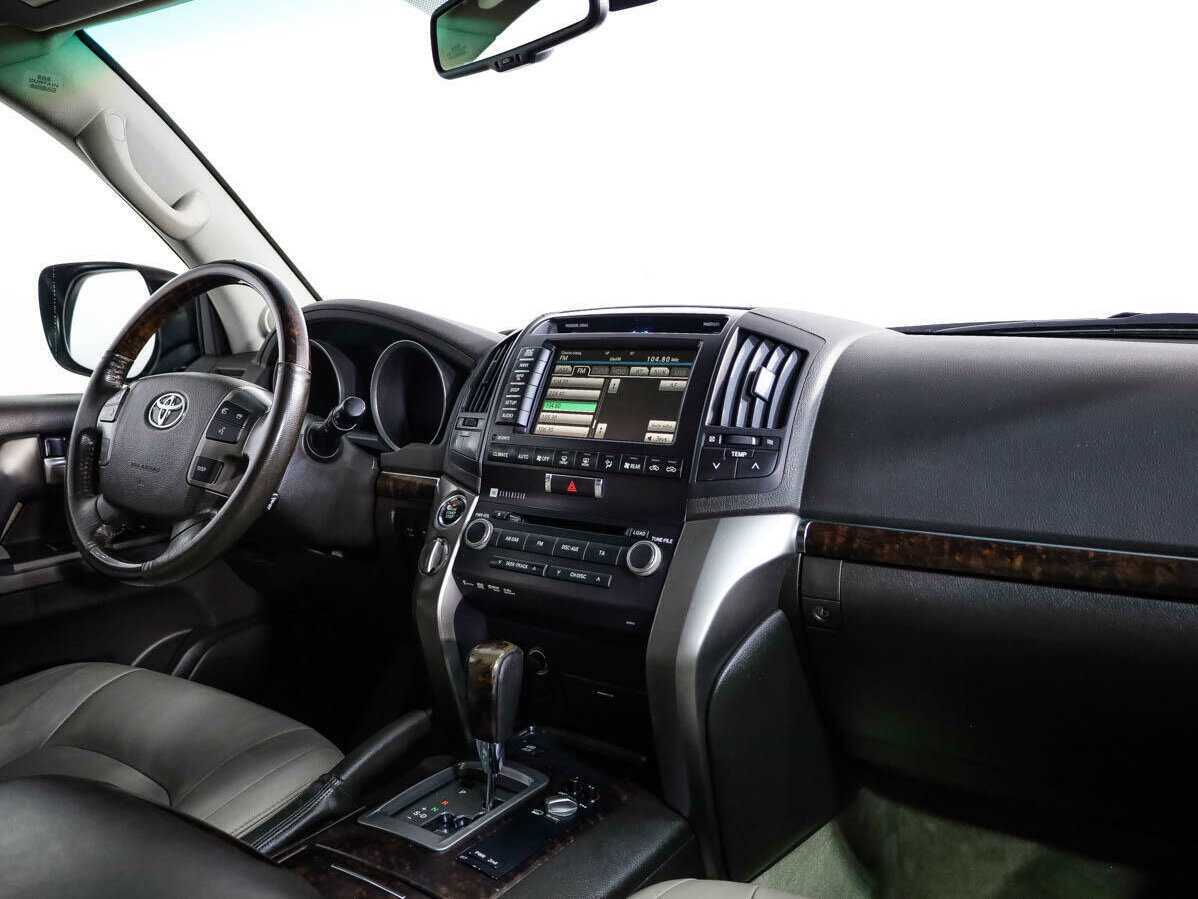 Toyota Land Cruiser с пробегом — 2010 год. Фото: #7