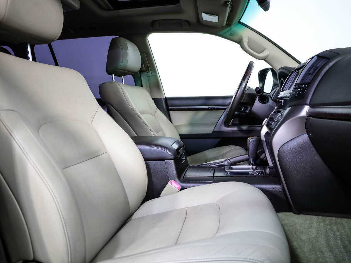 Toyota Land Cruiser с пробегом — 2010 год. Фото: #10