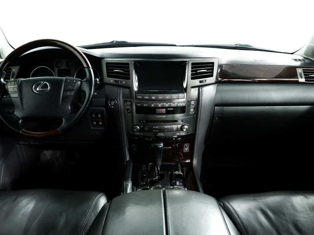 Lexus LX с пробегом — 2009 год. Фото: #10