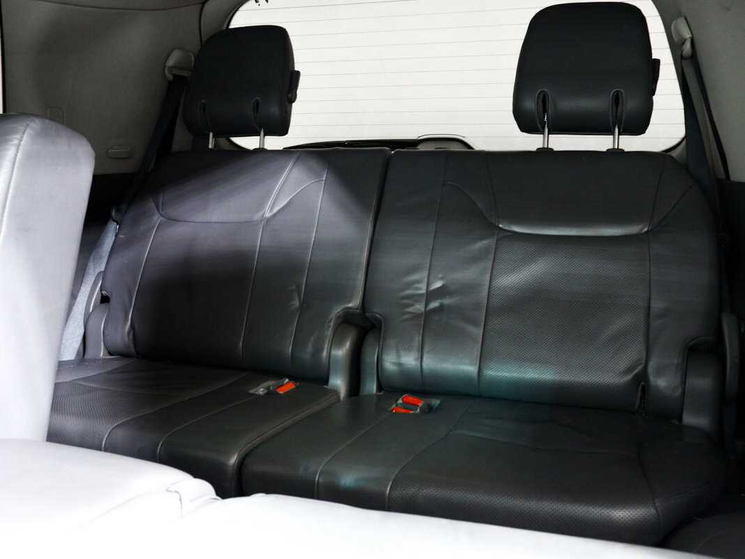 Lexus LX с пробегом — 2009 год. Фото: #12