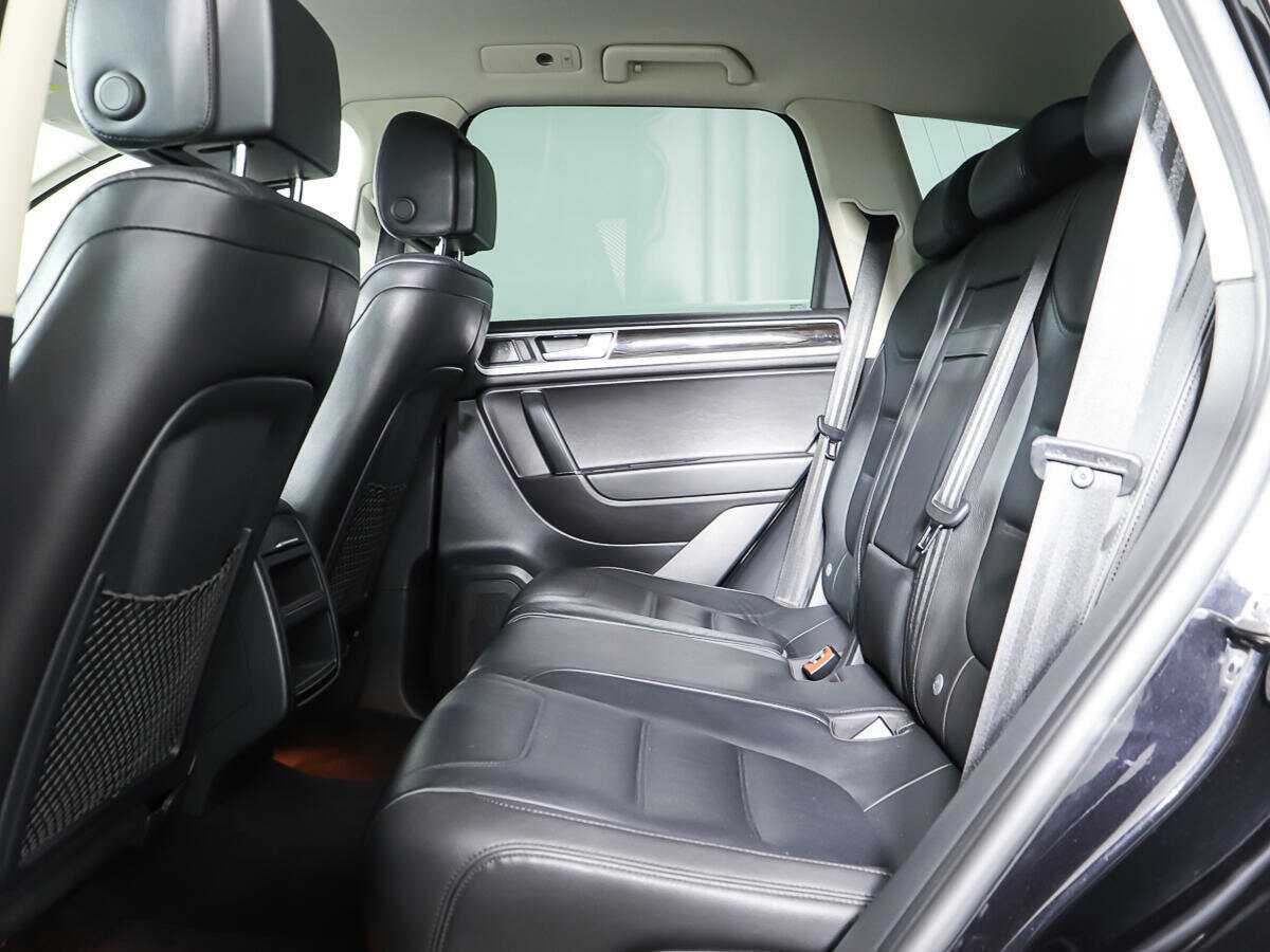 Volkswagen Touareg с пробегом — 2015 год. Фото: #9