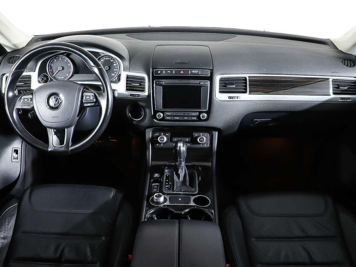 Volkswagen Touareg с пробегом — 2015 год. Фото: #10