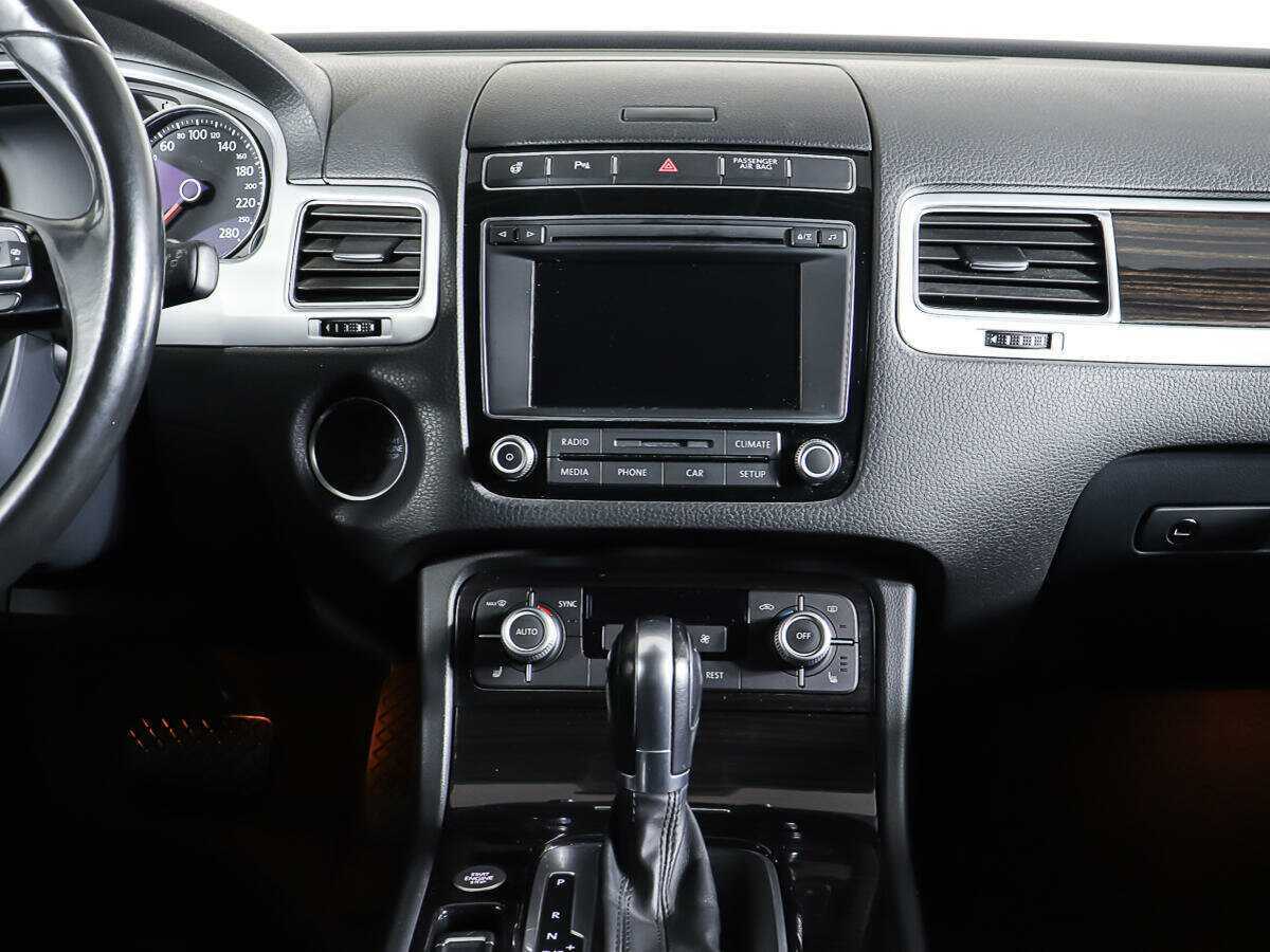 Volkswagen Touareg с пробегом — 2015 год. Фото: #11