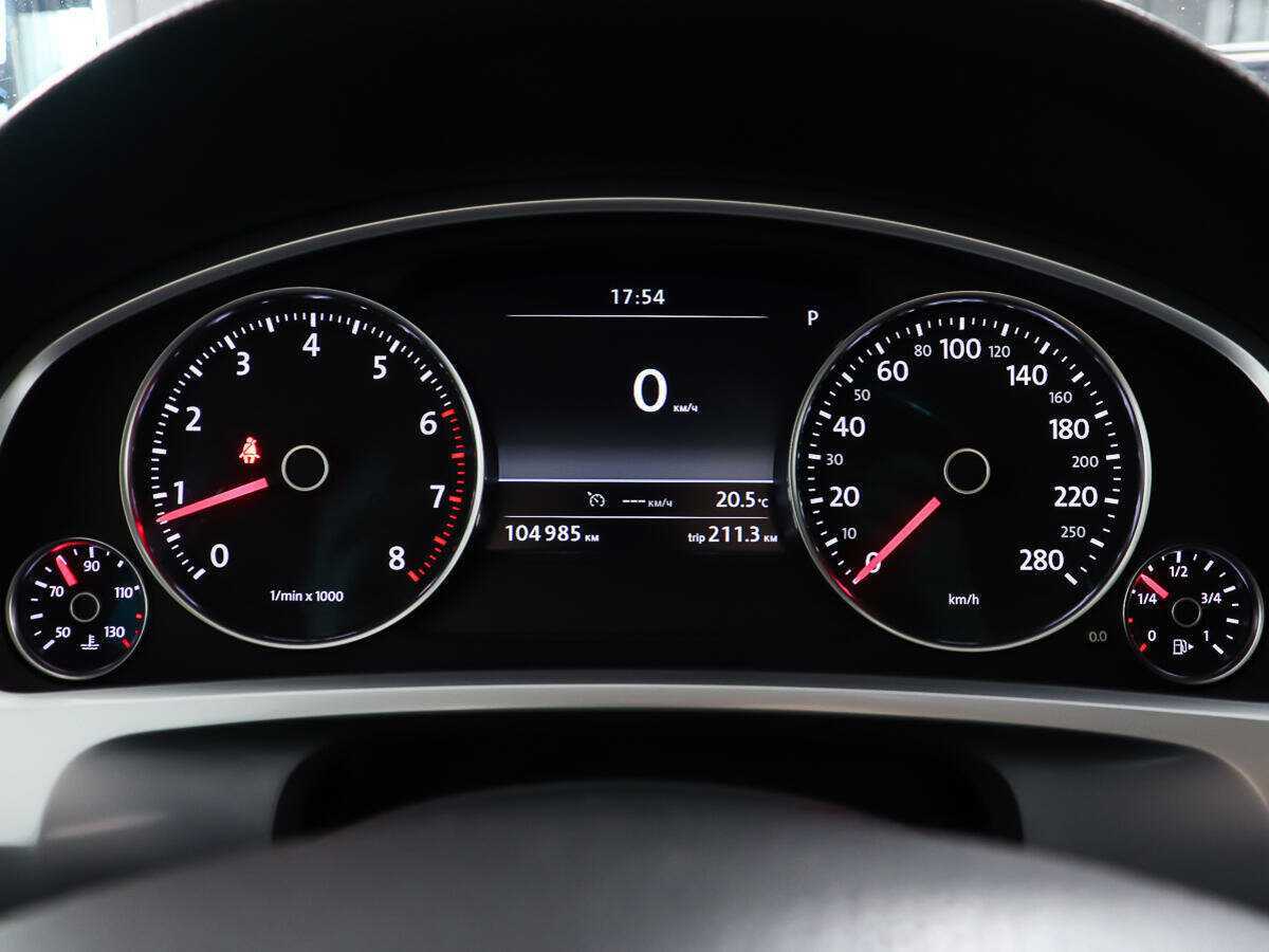 Volkswagen Touareg с пробегом — 2015 год. Фото: #13