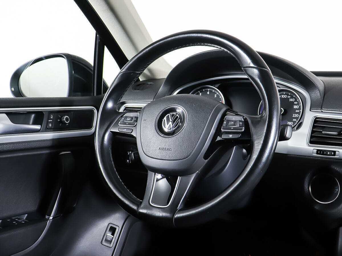Volkswagen Touareg с пробегом — 2015 год. Фото: #14