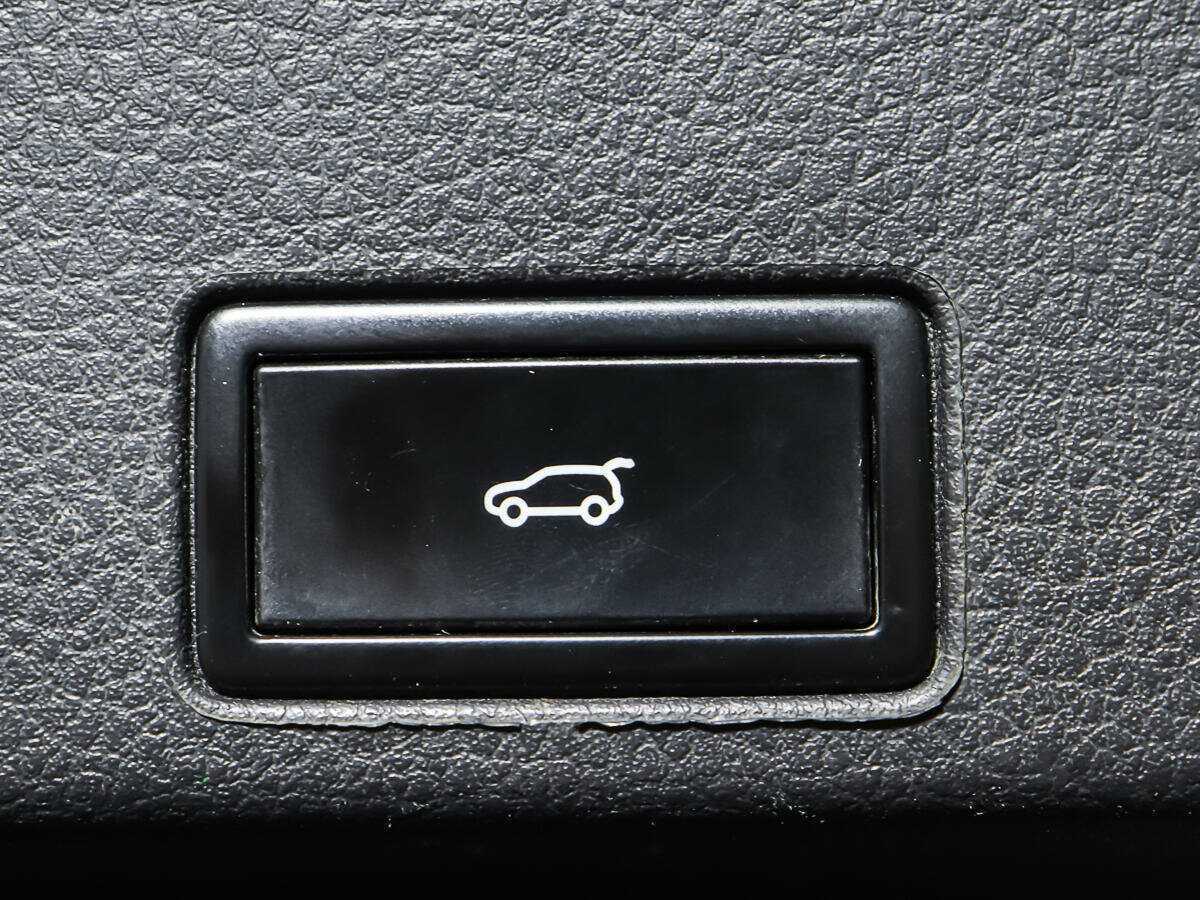 Volkswagen Touareg с пробегом — 2015 год. Фото: #16