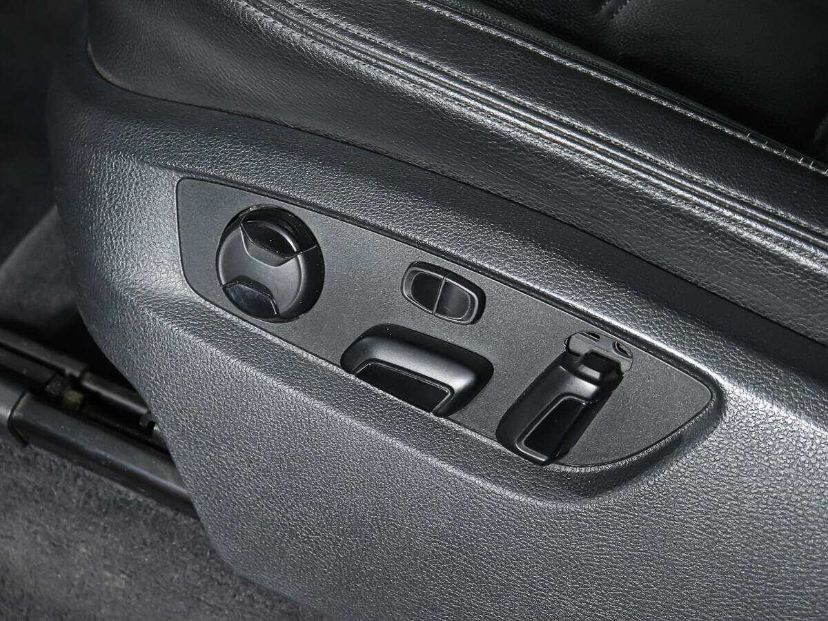 Volkswagen Touareg с пробегом — 2015 год. Фото: #17