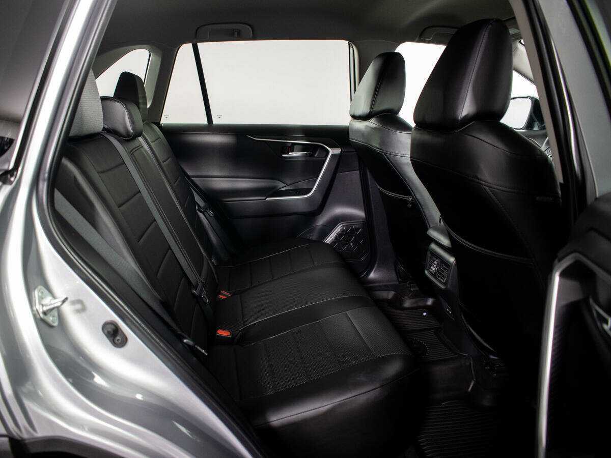 Toyota RAV4 с пробегом — 2022 год. Фото: #7