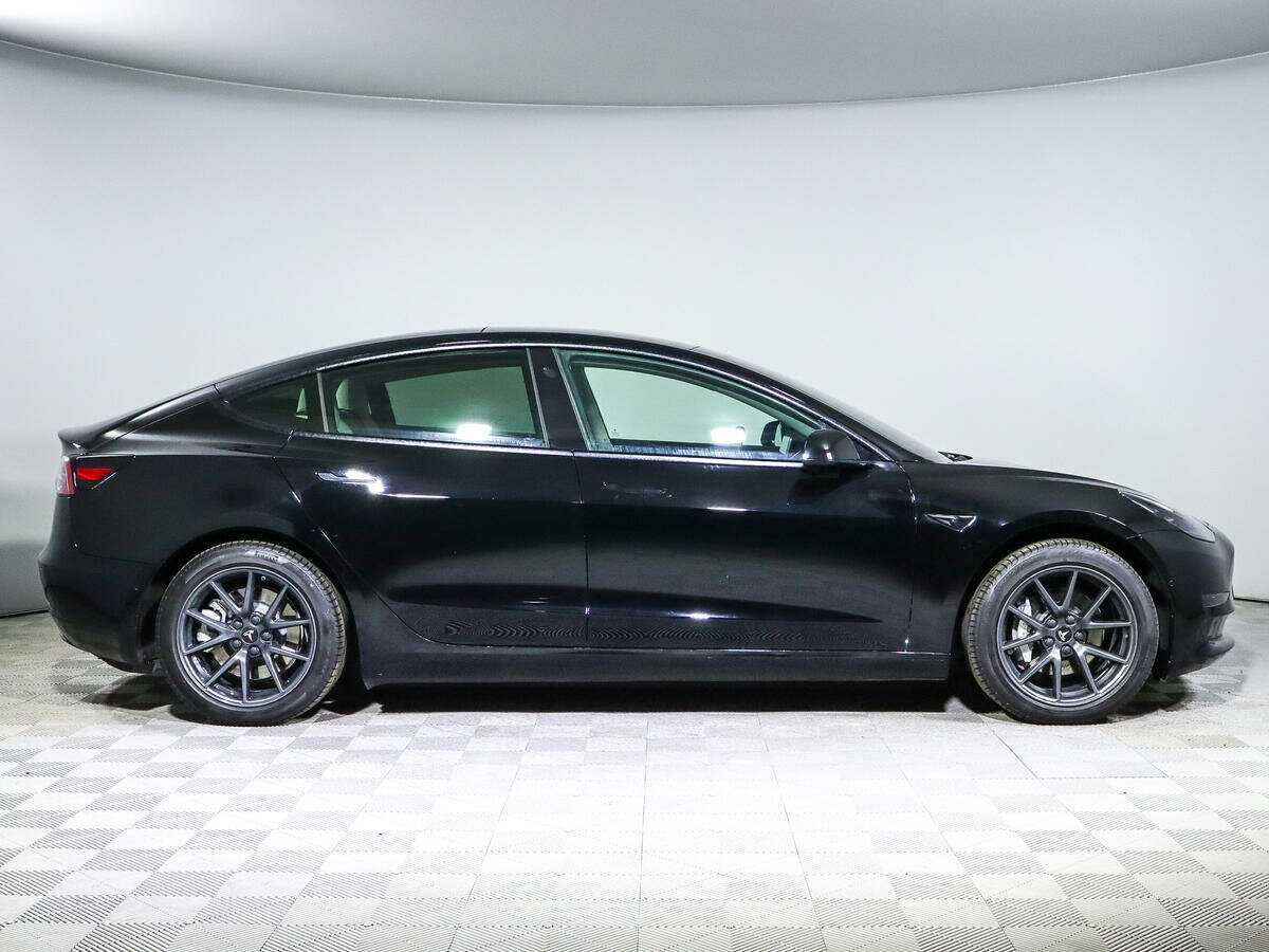 Tesla Model 3 с пробегом — 2021 год. Фото: #3