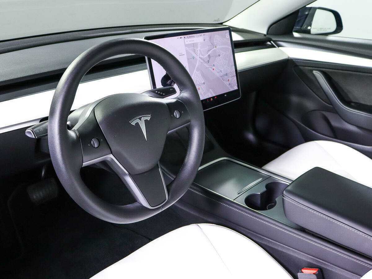 Tesla Model 3 с пробегом — 2021 год. Фото: #13