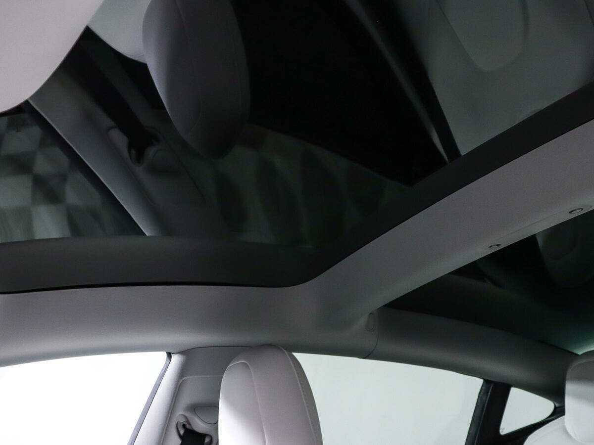 Tesla Model 3 с пробегом — 2021 год. Фото: #16