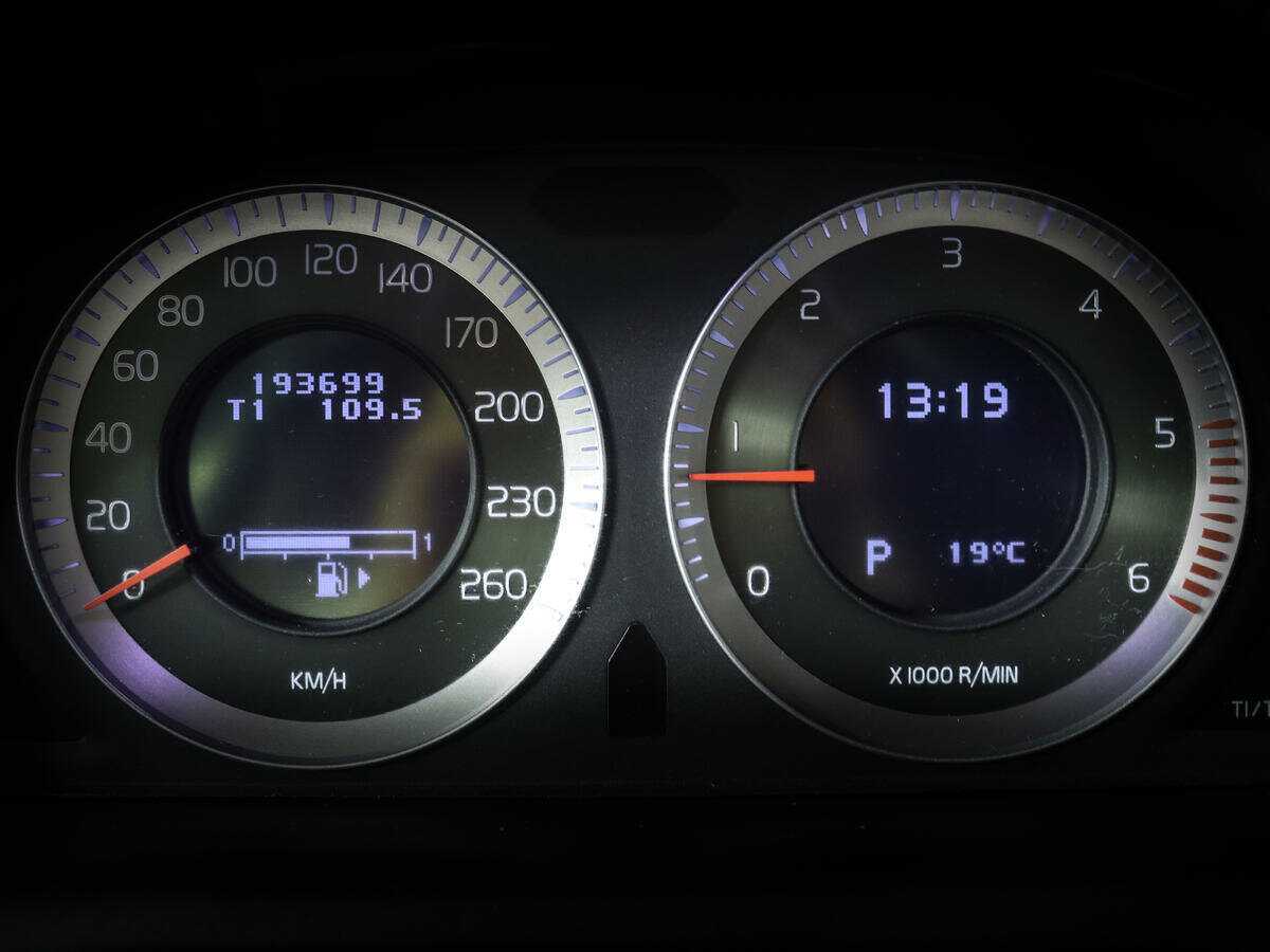 Volvo XC60 с пробегом — 2010 год. Фото: #10