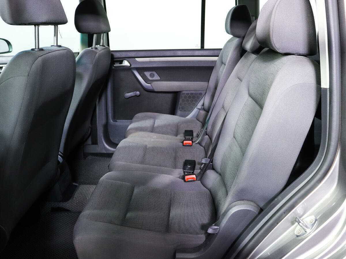 Volkswagen Touran с пробегом — 2008 год. Фото: #9