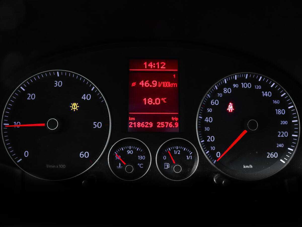 Volkswagen Touran с пробегом — 2008 год. Фото: #10