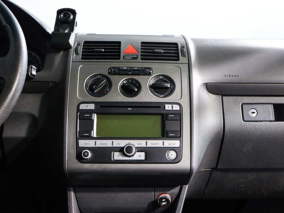 Volkswagen Touran с пробегом — 2008 год. Фото: #12