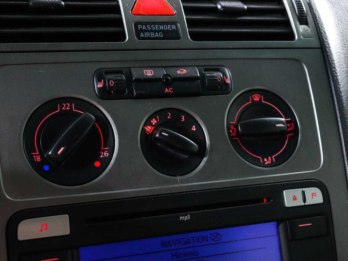 Volkswagen Touran с пробегом — 2008 год. Фото: #14