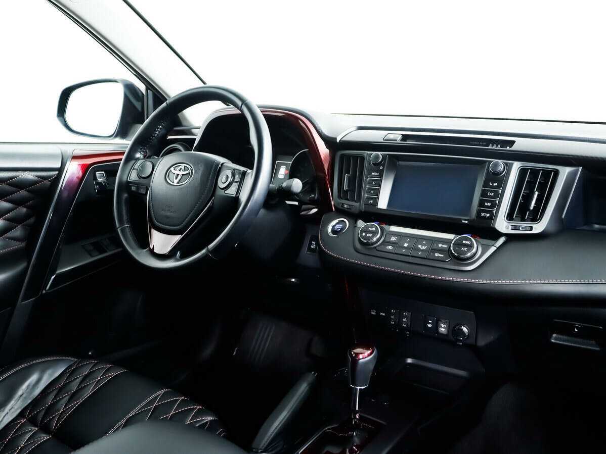 Toyota RAV4 с пробегом — 2017 год. Фото: #8