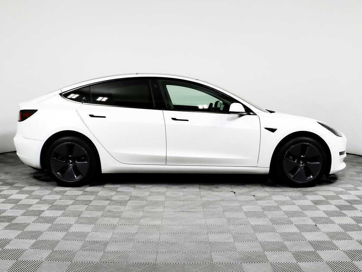 Tesla Model 3 с пробегом — 2022 год. Фото: #3