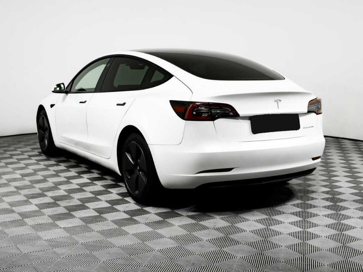 Tesla Model 3 с пробегом — 2022 год. Фото: #6