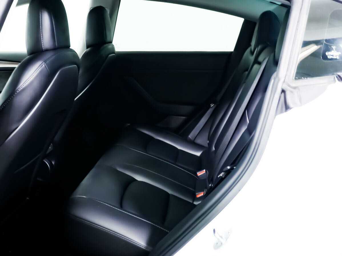 Tesla Model 3 с пробегом — 2022 год. Фото: #11