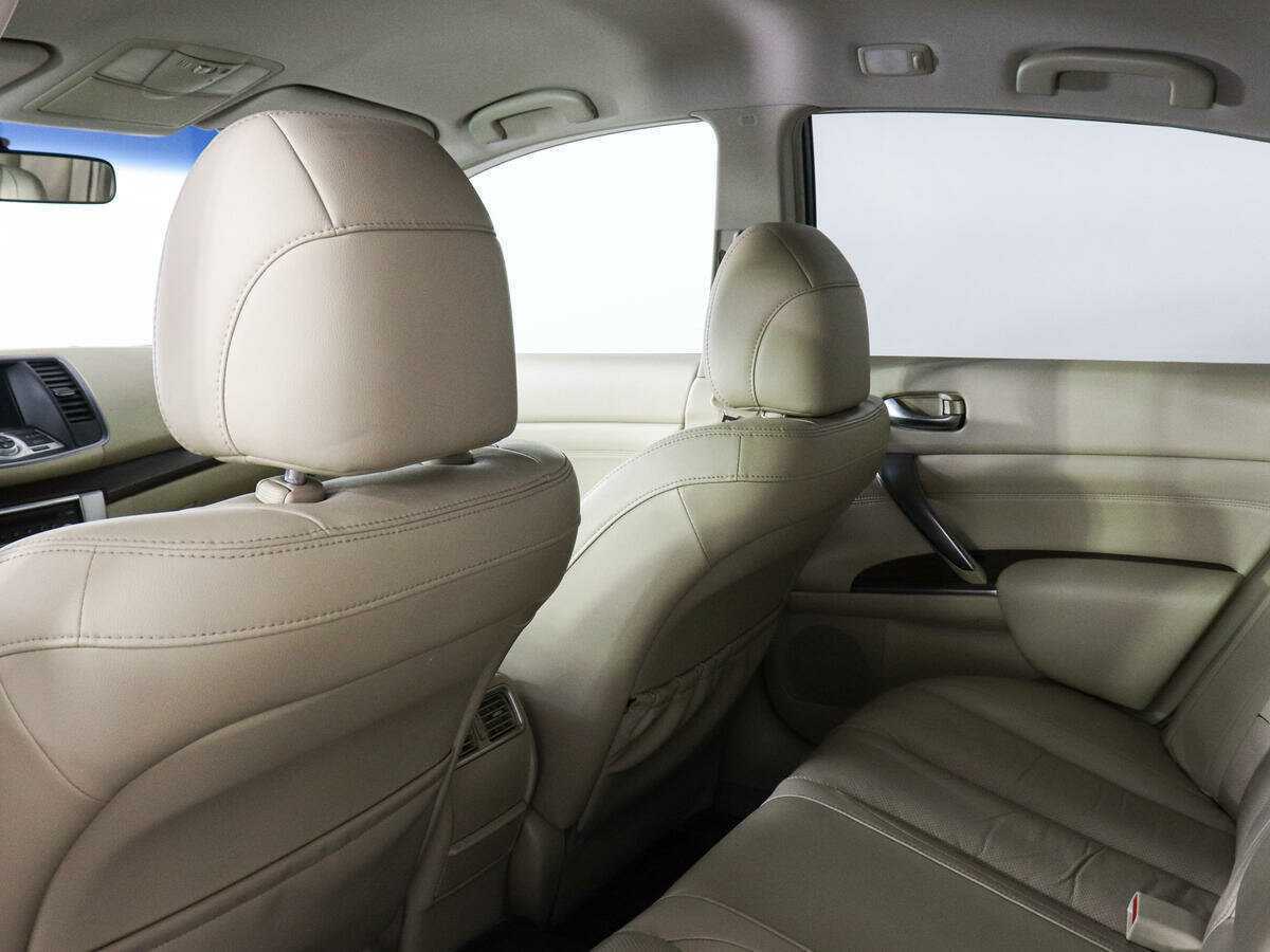 Nissan Teana с пробегом — 2010 год. Фото: #11