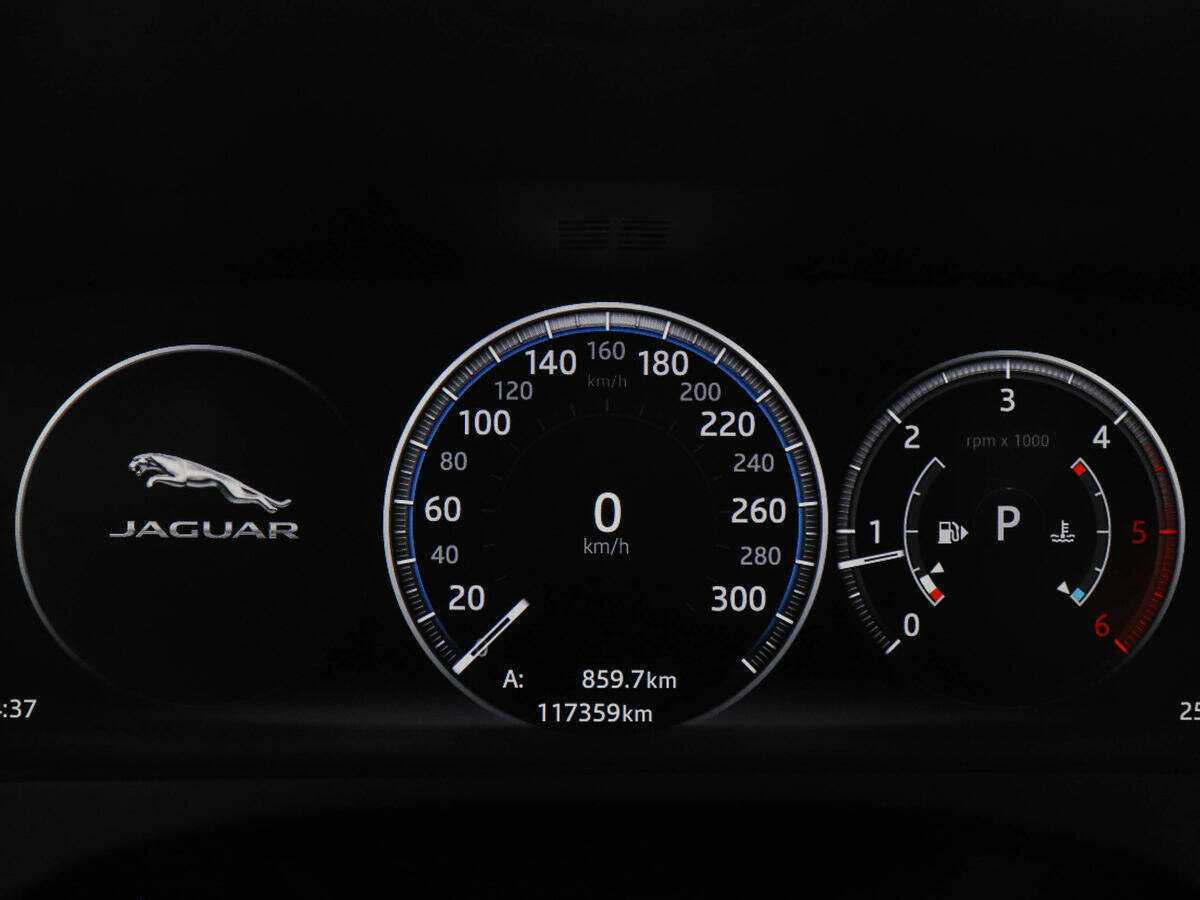 Jaguar F-Pace с пробегом — 2016 год. Фото: #11