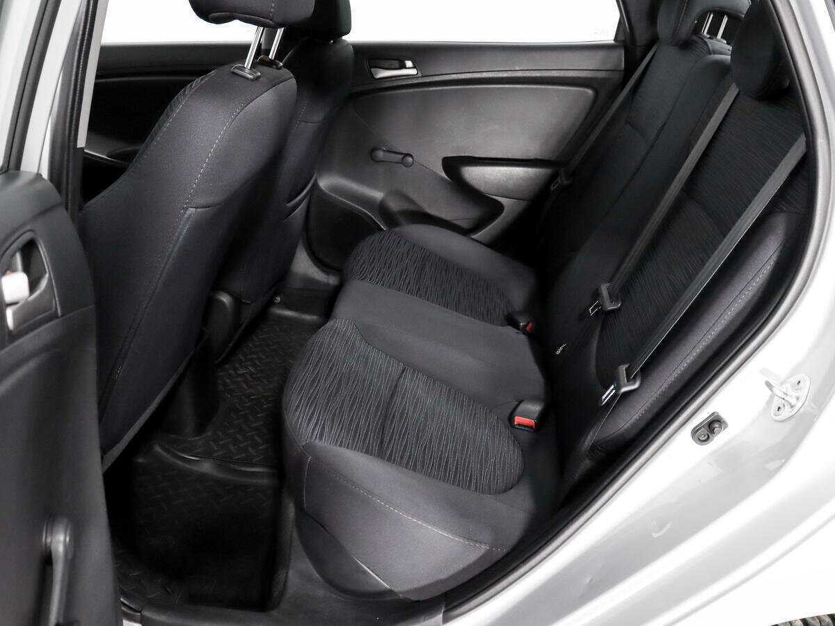 Hyundai Solaris с пробегом — 2016 год. Фото: #9