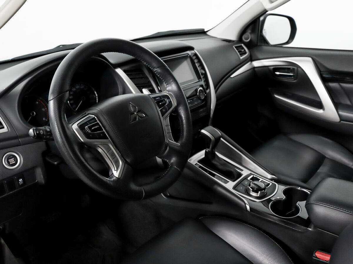 Mitsubishi Pajero Sport с пробегом — 2019 год. Фото: #8