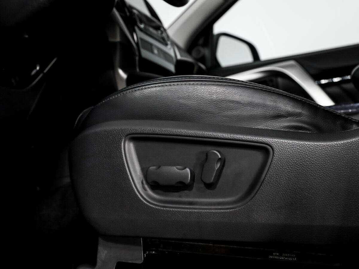 Mitsubishi Pajero Sport с пробегом — 2019 год. Фото: #9